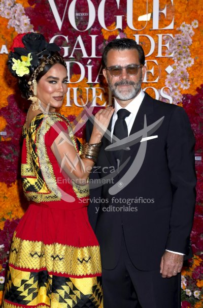 Bibi Gaytán y Eduardo Capetillo al Día de Muertos