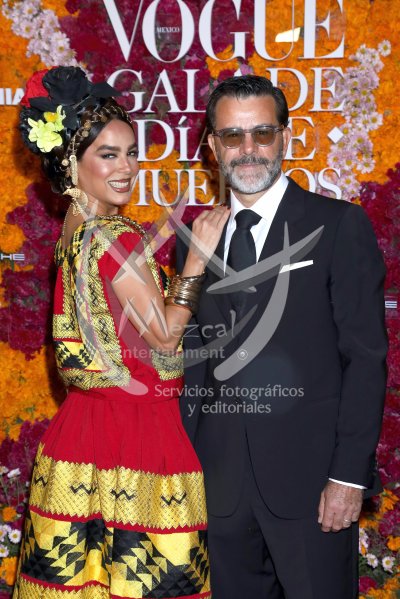 Bibi Gaytán y Eduardo Capetillo al Día de Muertos