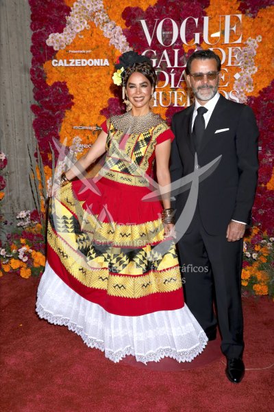 Bibi Gaytán y Eduardo Capetillo al Día de Muertos