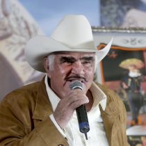 Fan de Vicente Fernández hace mural en su honor