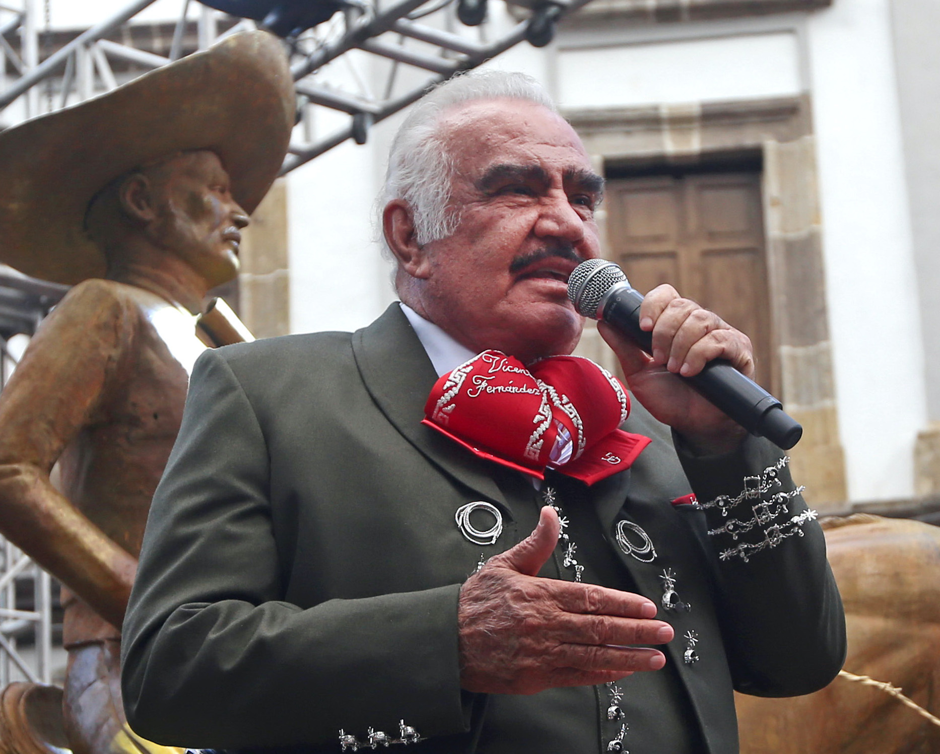 Dan a conocer reporte médico de Vicente Fernández