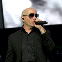 Pitbull estalla contra migrantes anti Estados Unidos