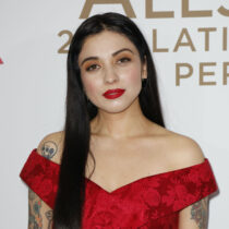 Mon Laferte es una mamá despeinada