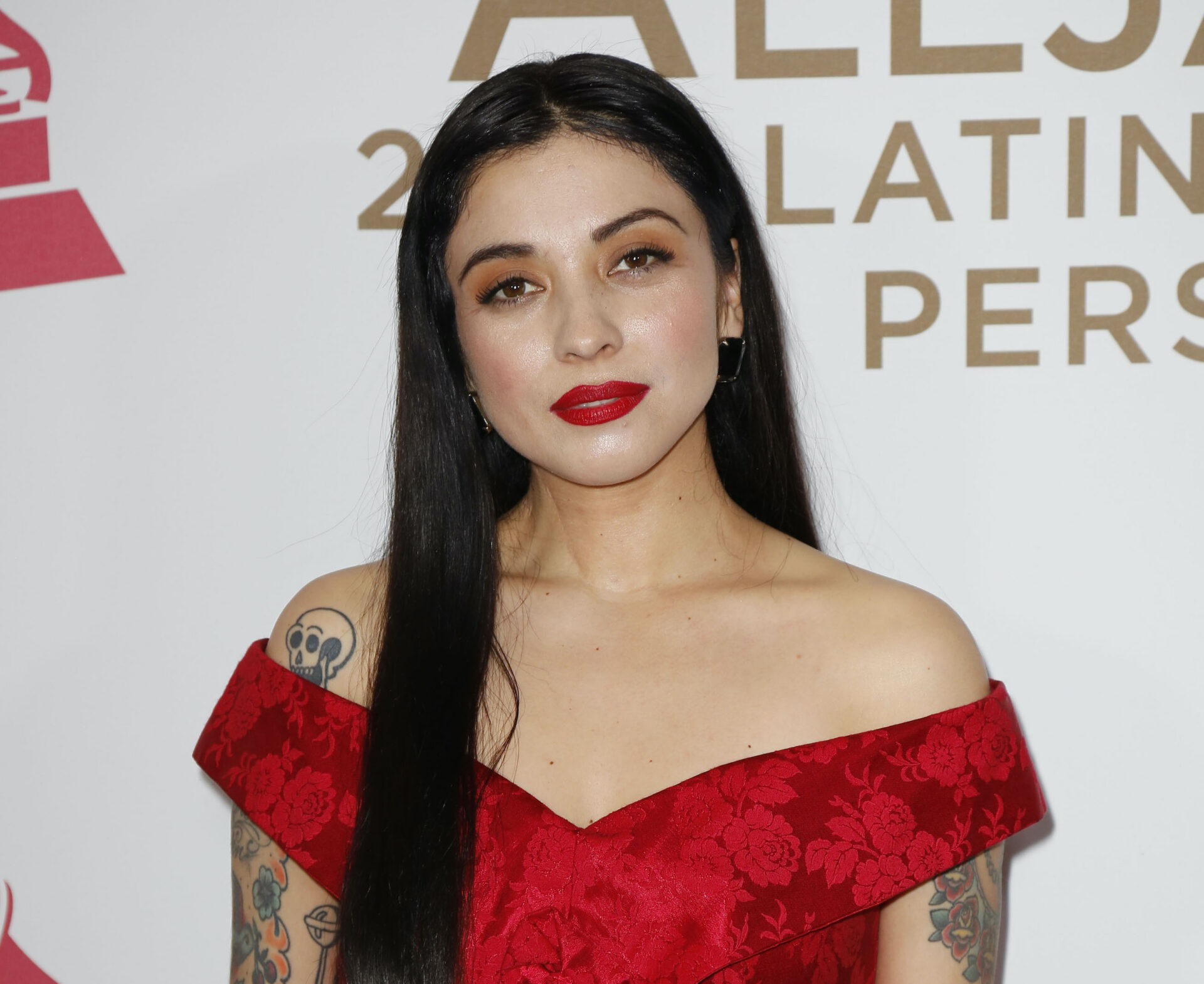 Mon Laferte es una mamá despeinada