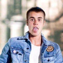 Justin Beiber tiene la mitad de la cara paralizada