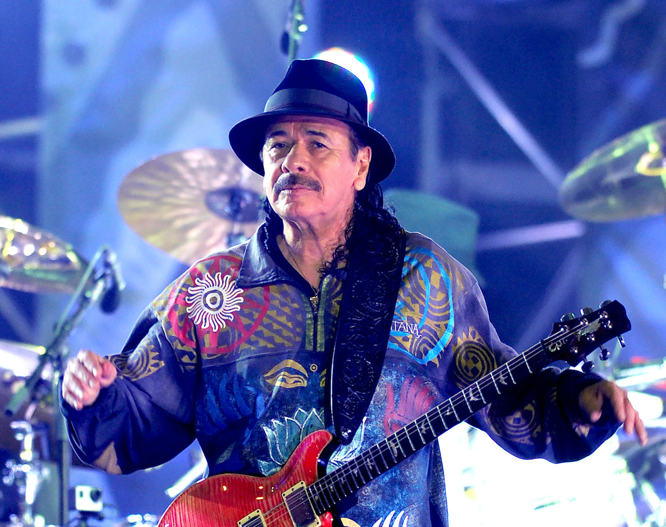 Carlos Santana está bien tras colapso en pleno show