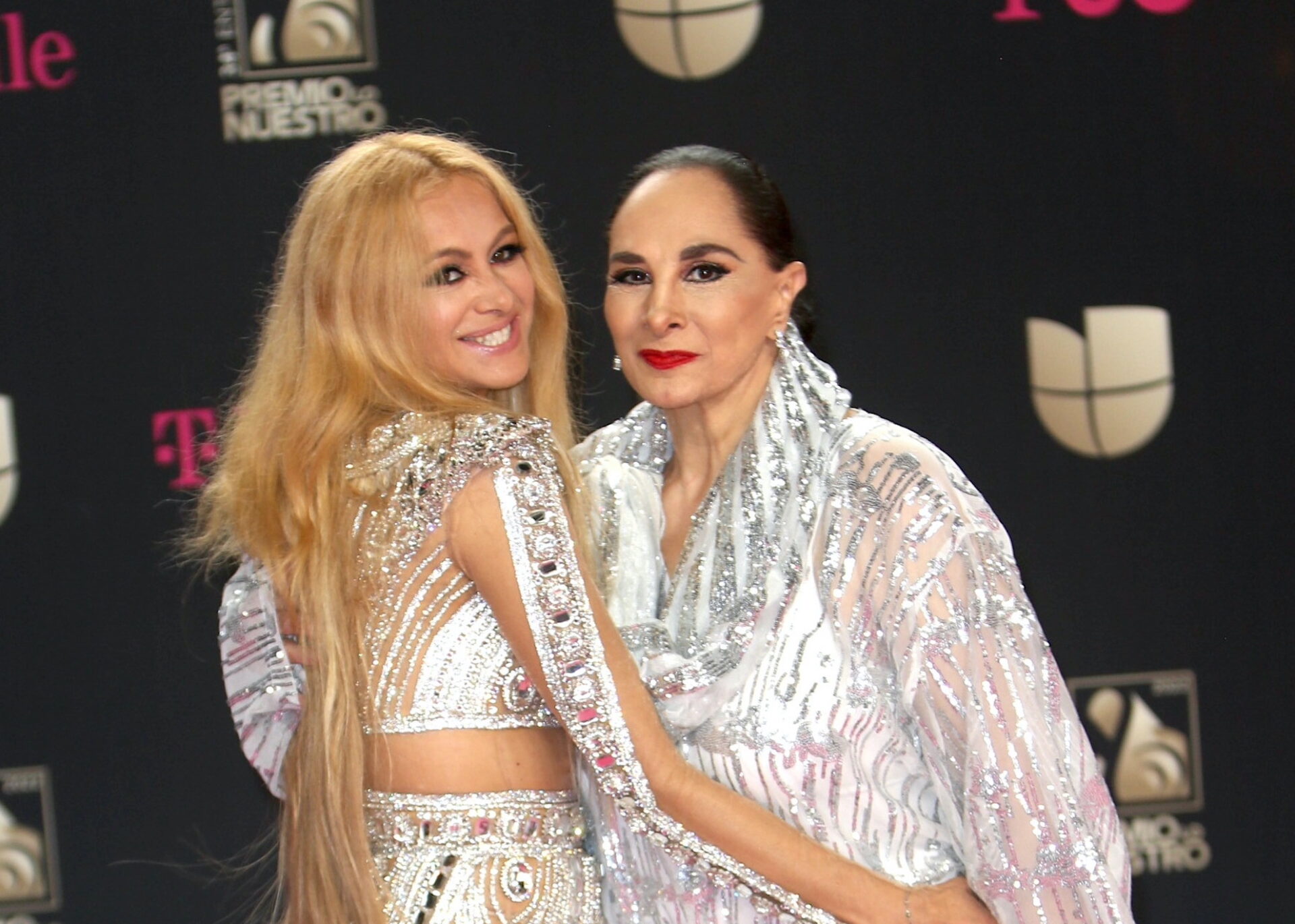 Paulina Rubio despide a Susana Dosamantes en México