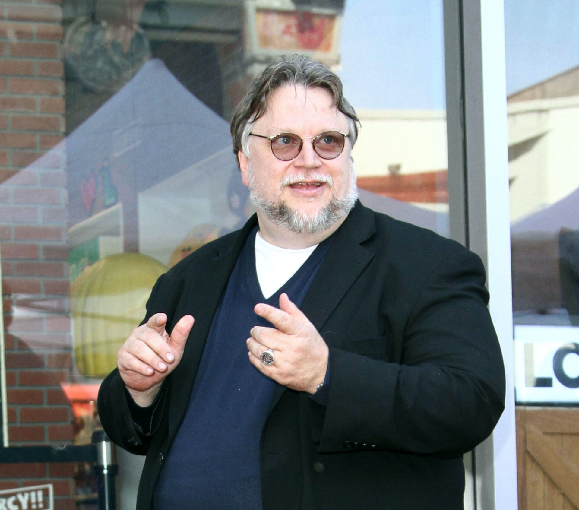 Guillermo del Toro anuncia la muerte de su mamá