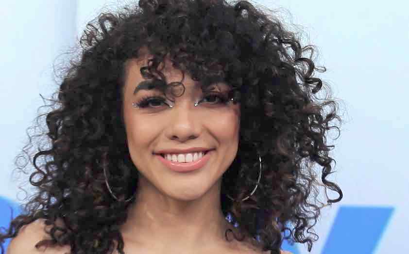 VIDEO Elyfer Torres: ¡Estoy soltera, mándame un DM!