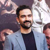 Alfonso Herrera pide a rebeldes apoyar a los refugiados