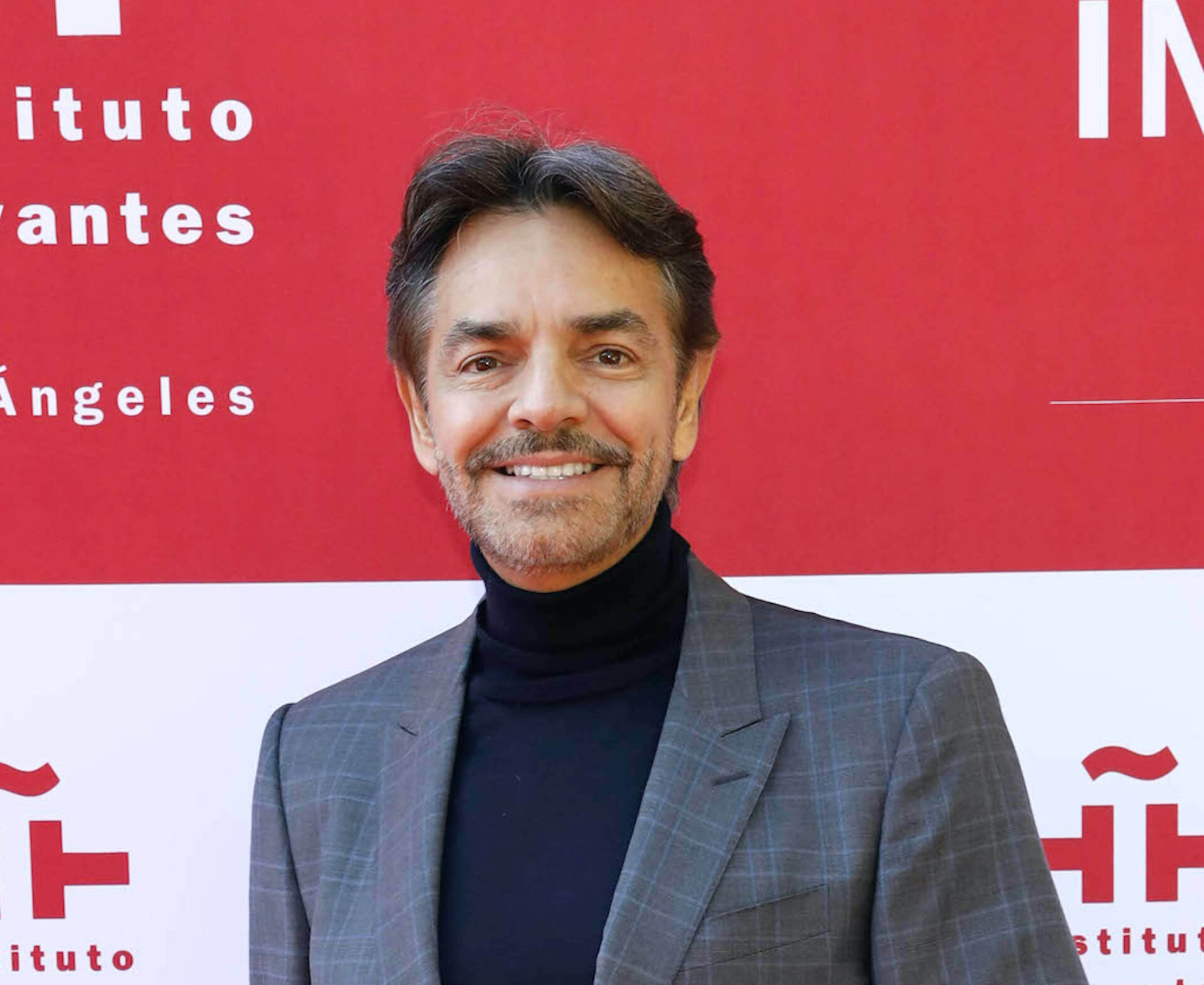 Eugenio Derbez pagó una apuesta desnudo y en la cárcel