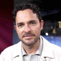 VIDEO: Manolo Cardona aprende a ser libre sexualmente