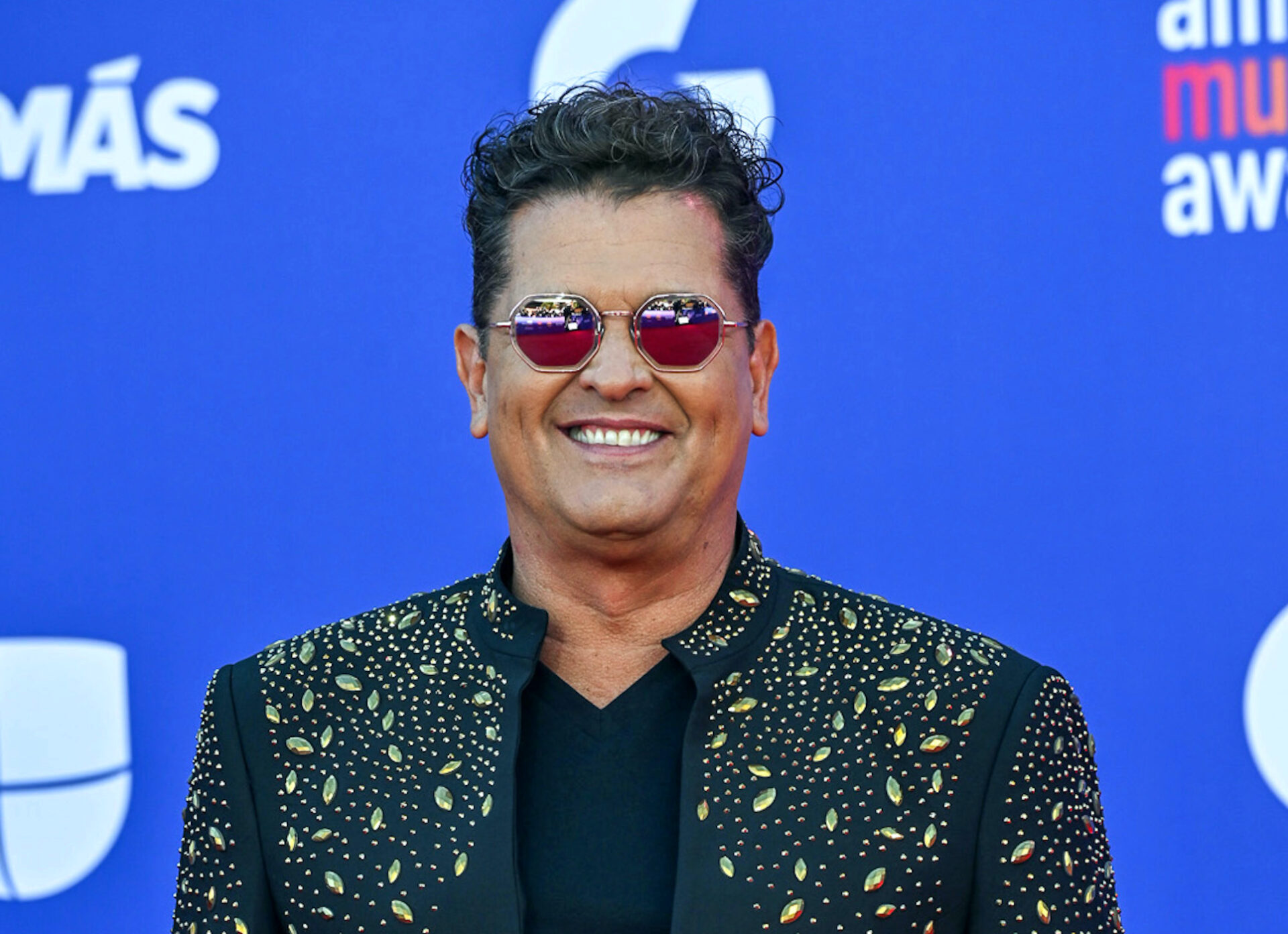 Carlos Vives llora la muerte de uno de sus músicos 