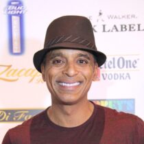 Jon Secada ayuda a concientizar sobre la hepatitis c
