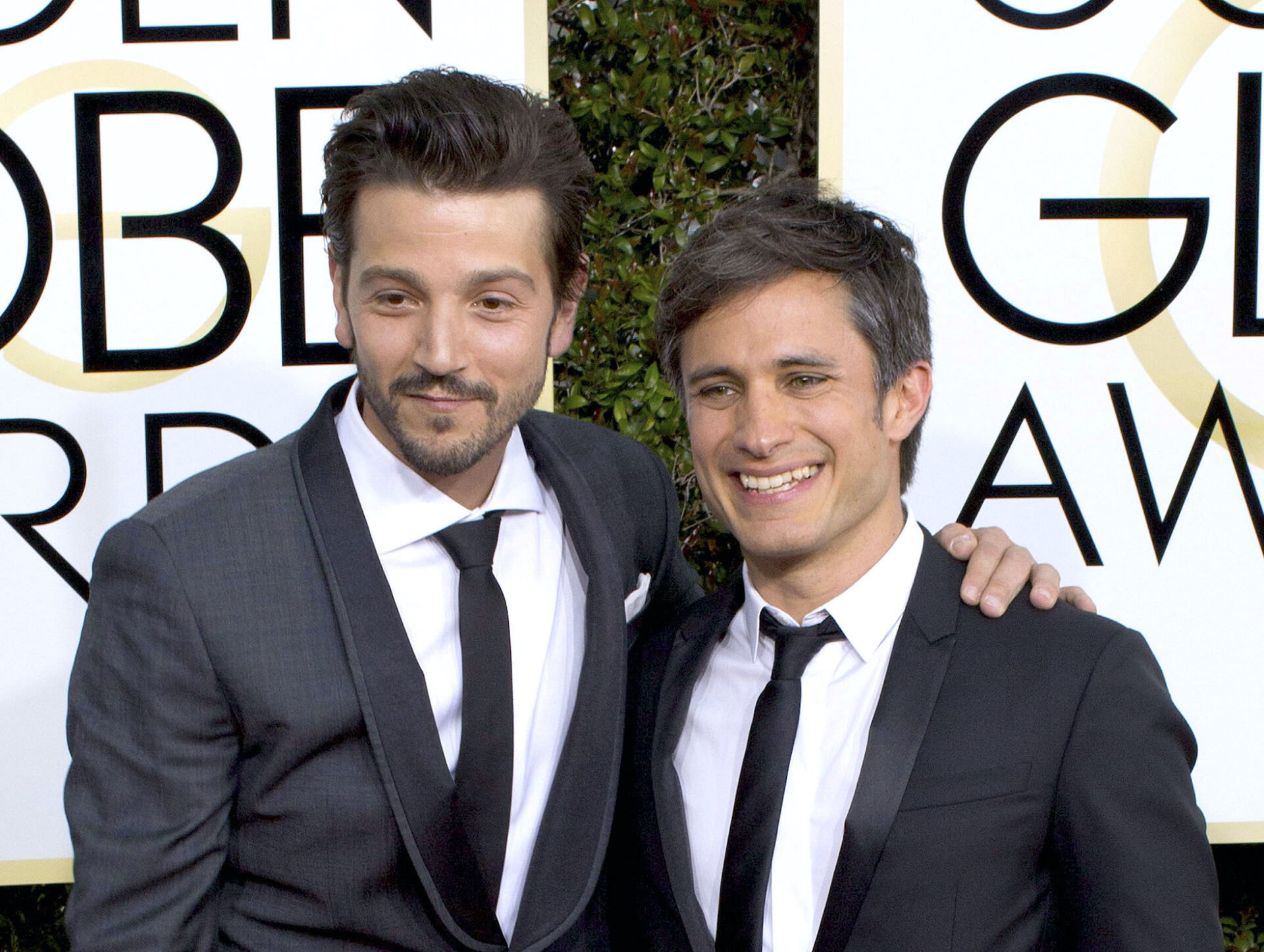 Diego Luna y Gael García Bernal defienden el periodismo mexicano 