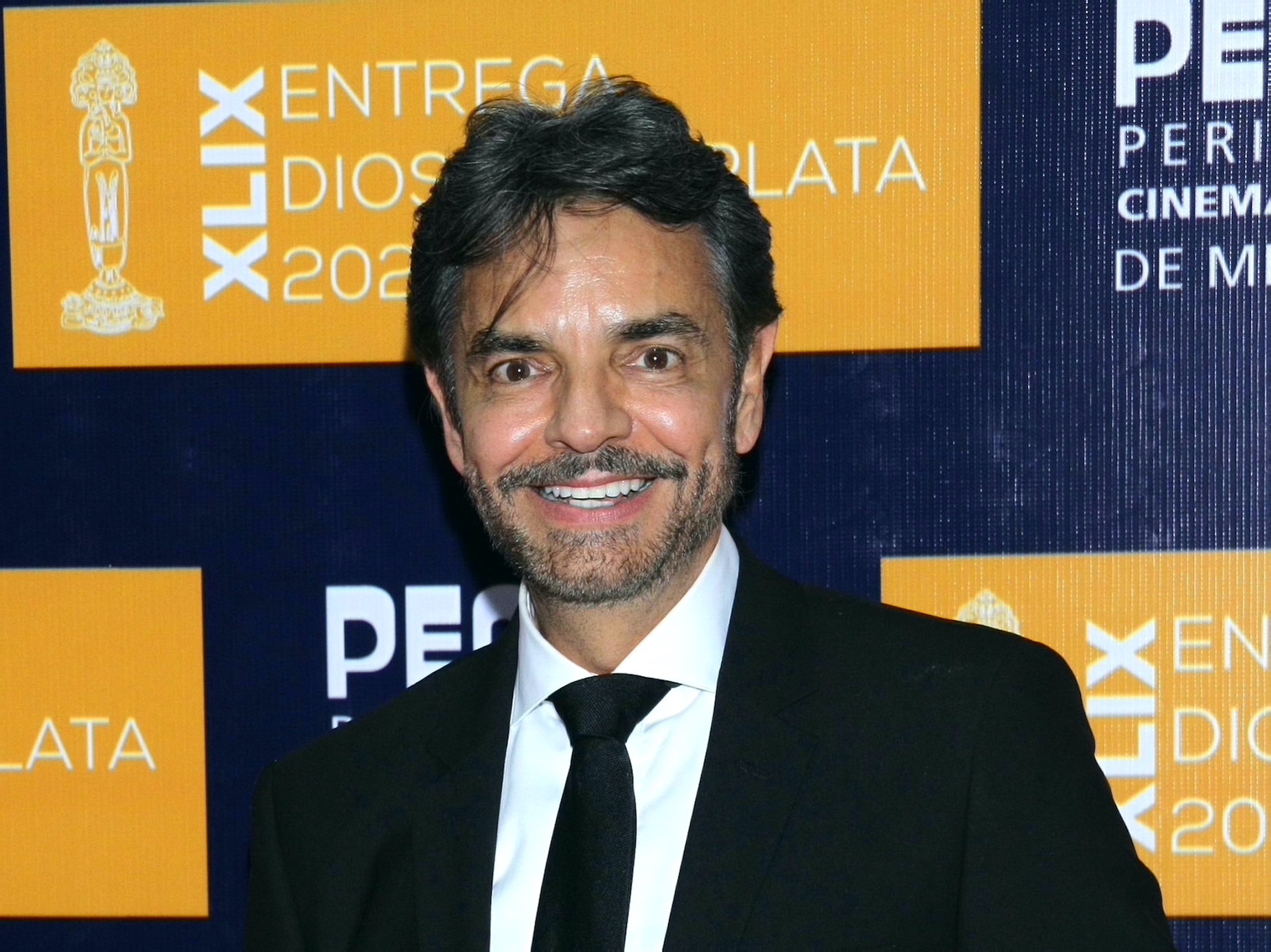 Eugenio Derbez recibe retrato de su perrita fallecida  