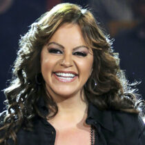 Hija de Jenni Rivera agradece a fans por limpiar su estrella 