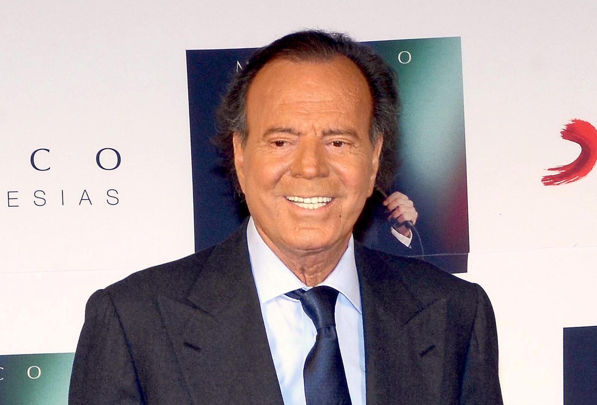 Julio Iglesias desmiente retiro