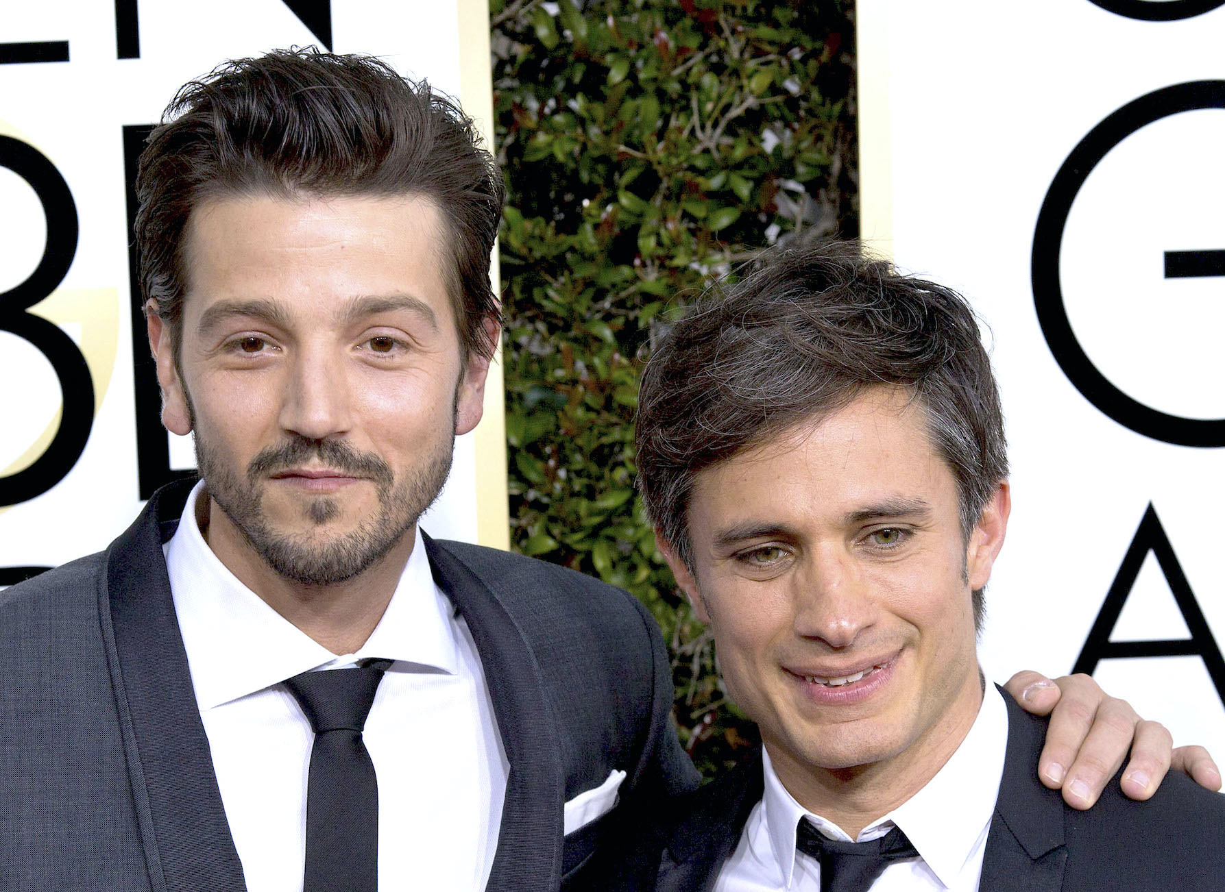 Organizan concurso de parecidos a Diego Luna y Gael García Bernal 