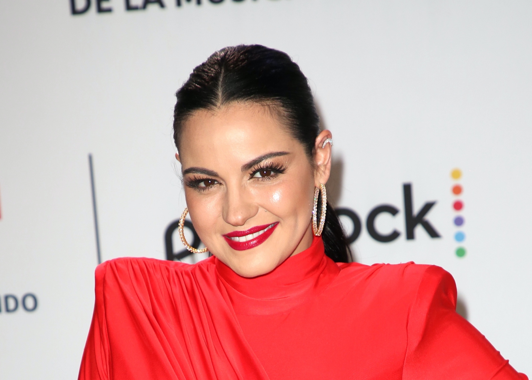 Maite Perroni pide respeto para Ángela Aguilar