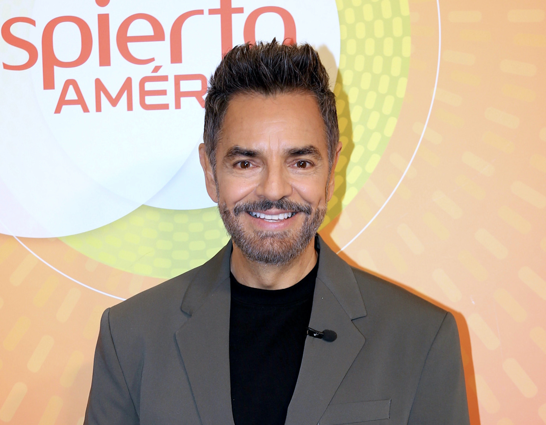 Eugenio Derbez conoce a fan y termina llorando