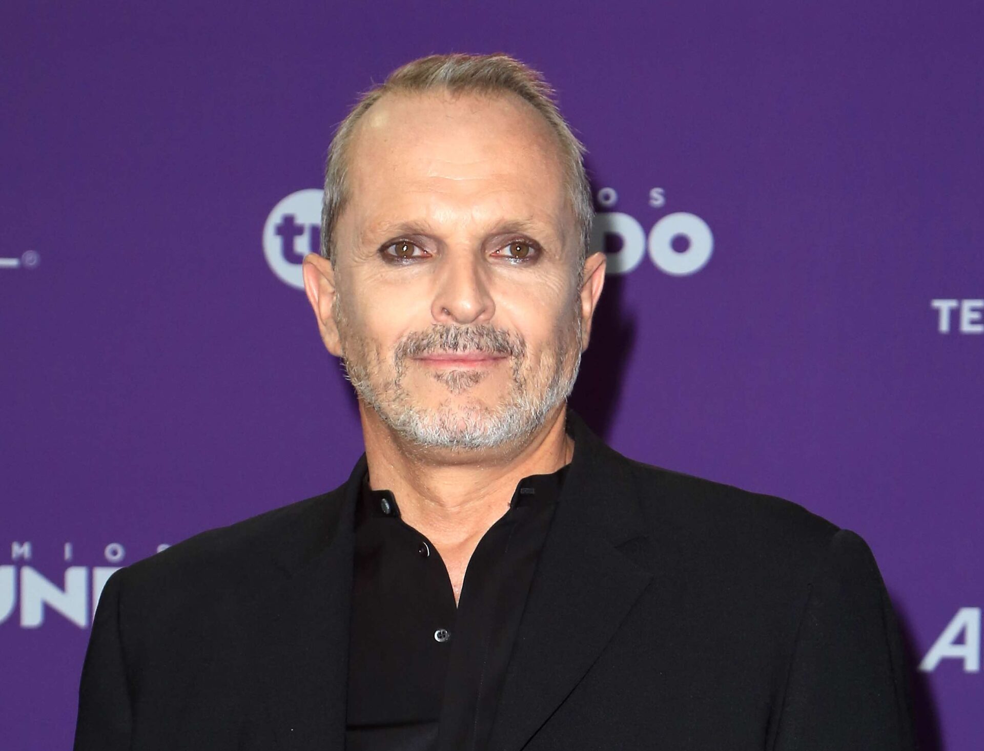 Miguel Bosé comparte el remedio para su afonía