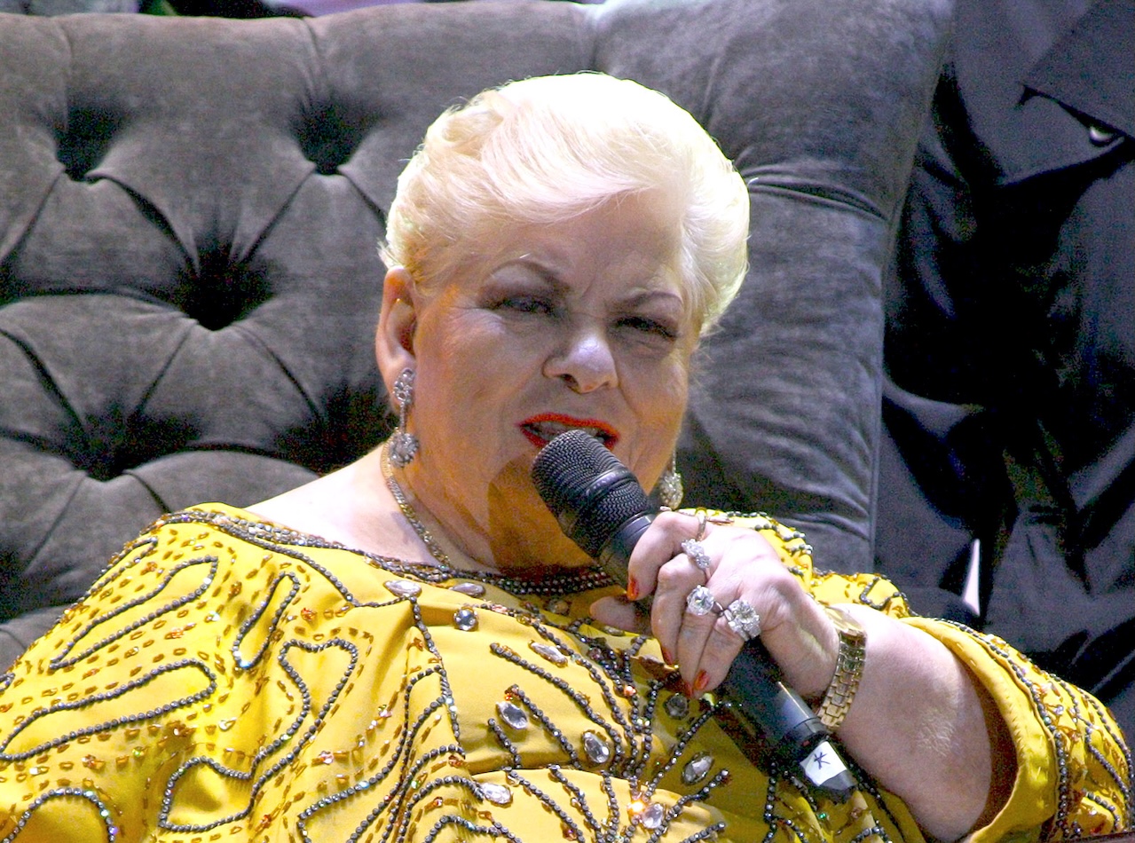 Famosos lloran la muerte de Paquita la del Barrio