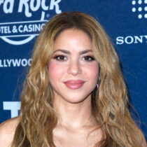 Shakira dedica su Grammy a los migrantes