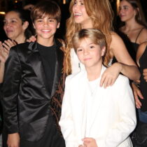 VIDEO: Shakira de Met Gala a gala con sus hijos