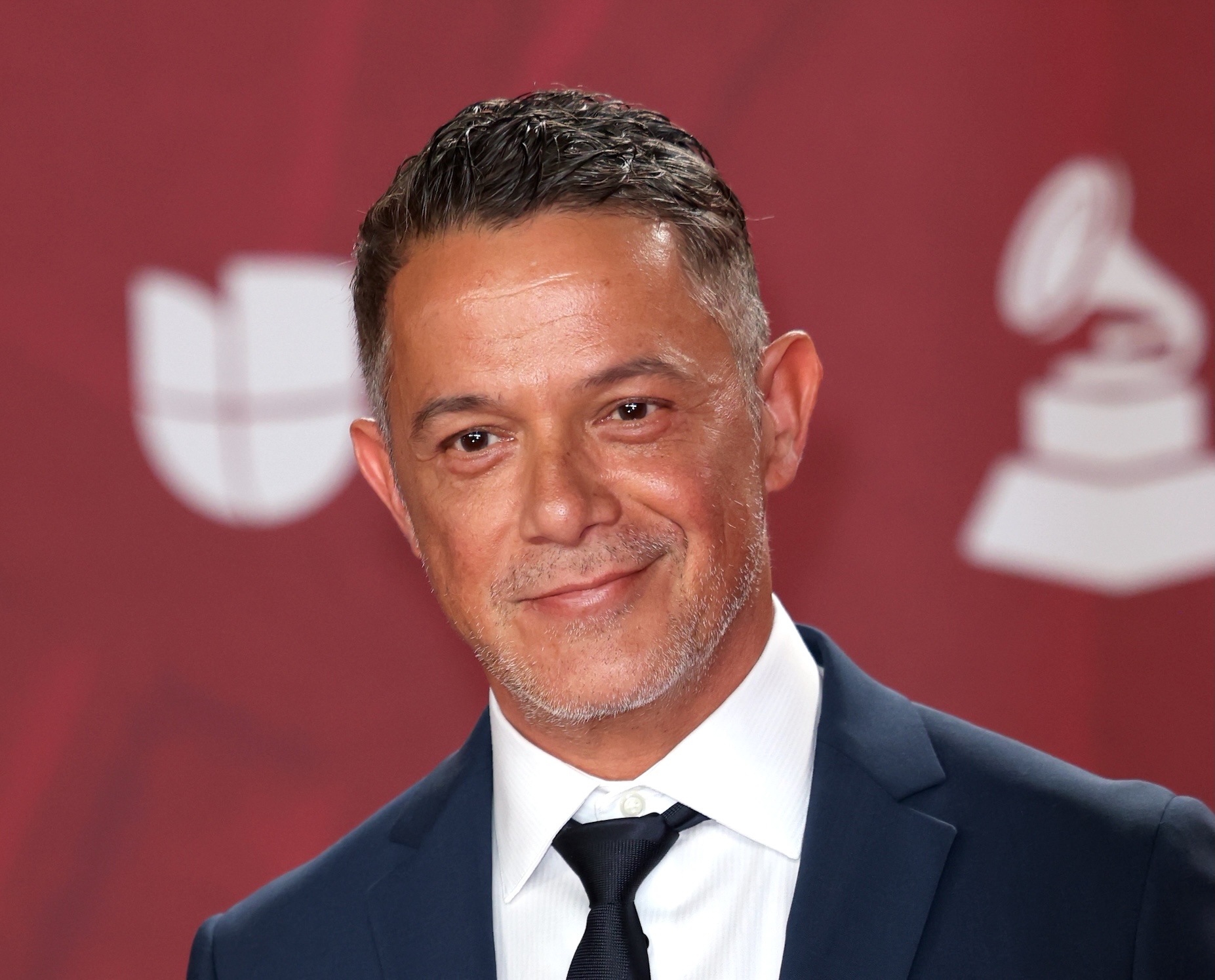 Alejandro Sanz asegura que hay magia cuando canta con Shakira  