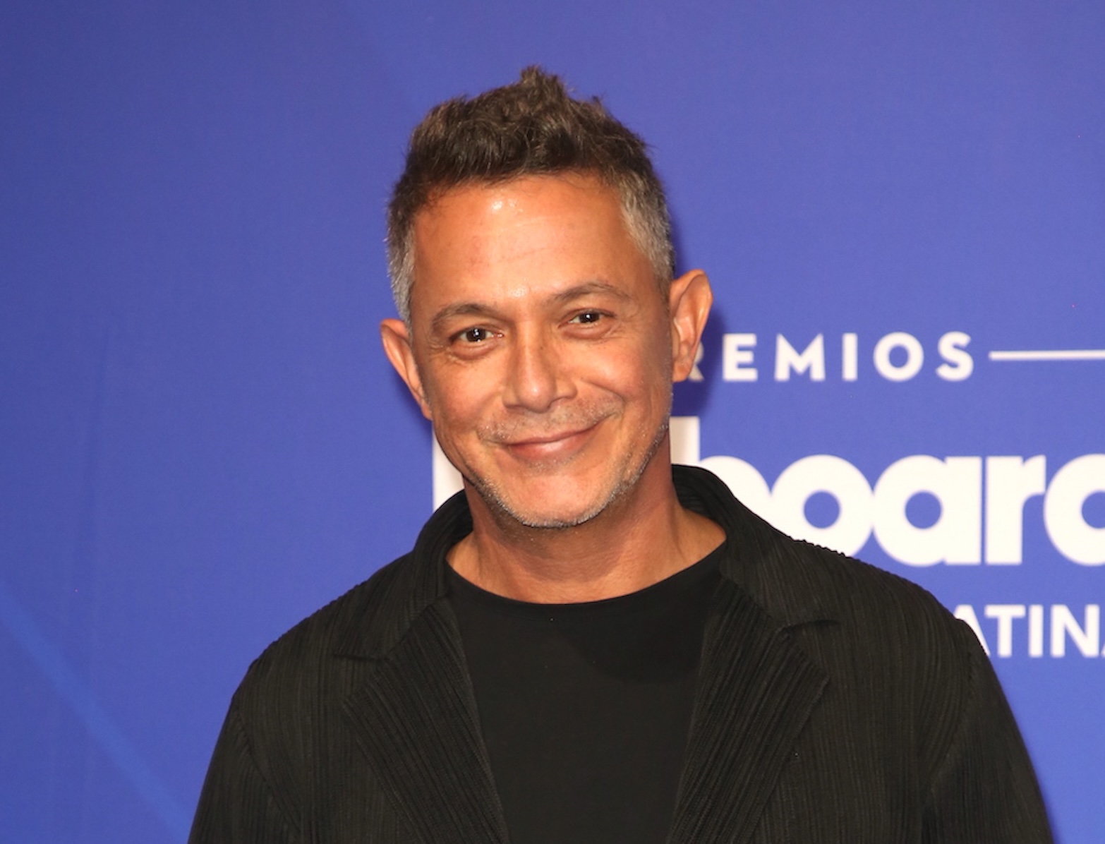 Alejandro Sanz responde a fan que lo acusó de tener una relación con ella