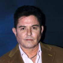 Ernesto Laguardia queda atrapado en el tráfico tras choque