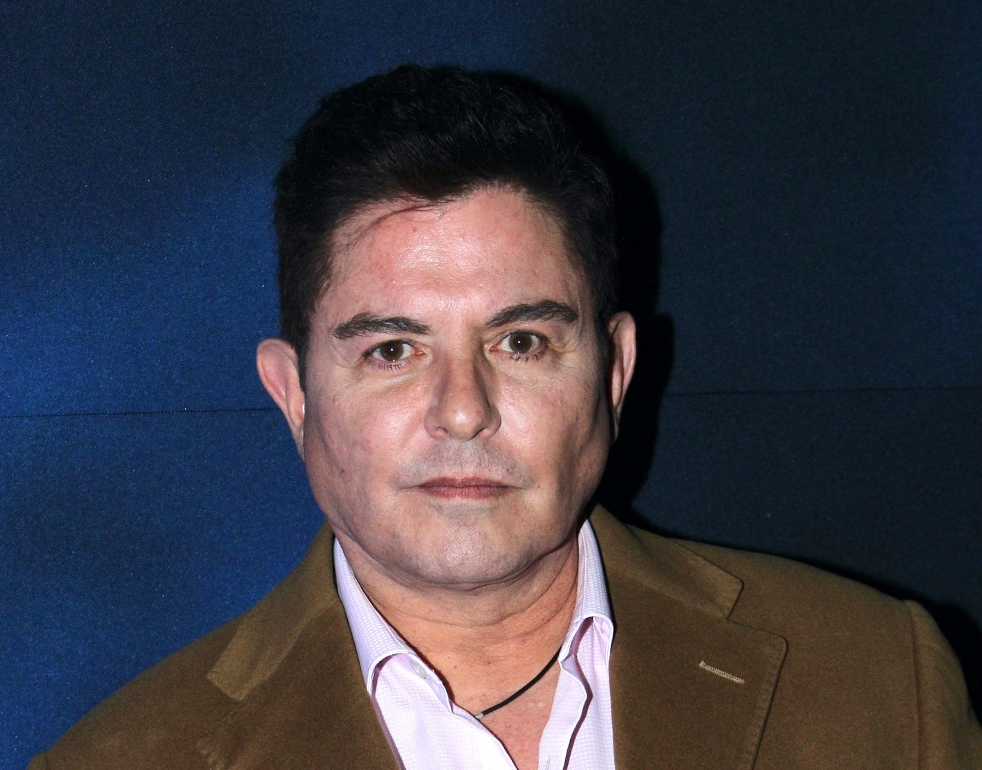 Ernesto Laguardia queda atrapado en el tráfico tras choque