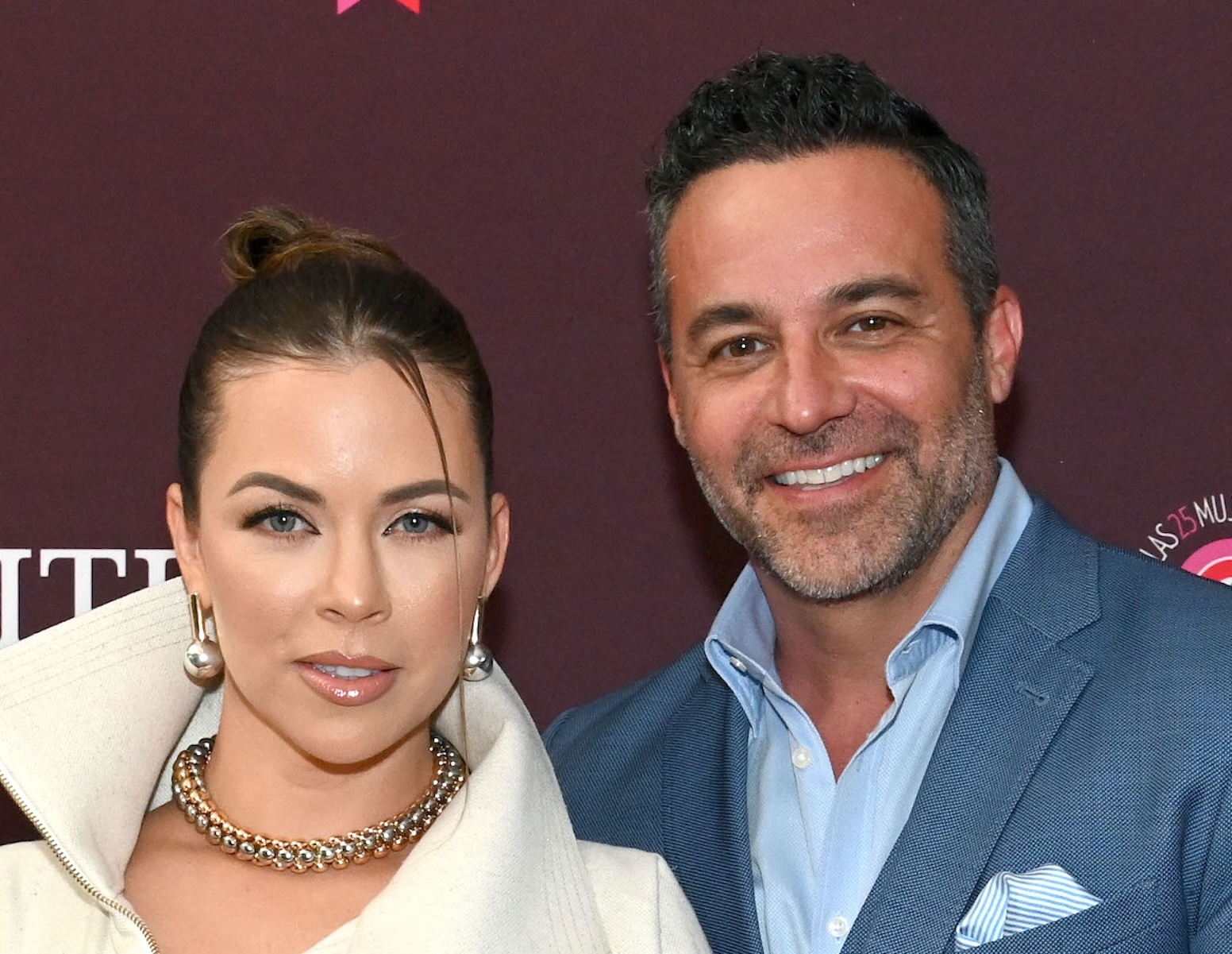 Ximena Duque consigue una amiga peluda para su esposo