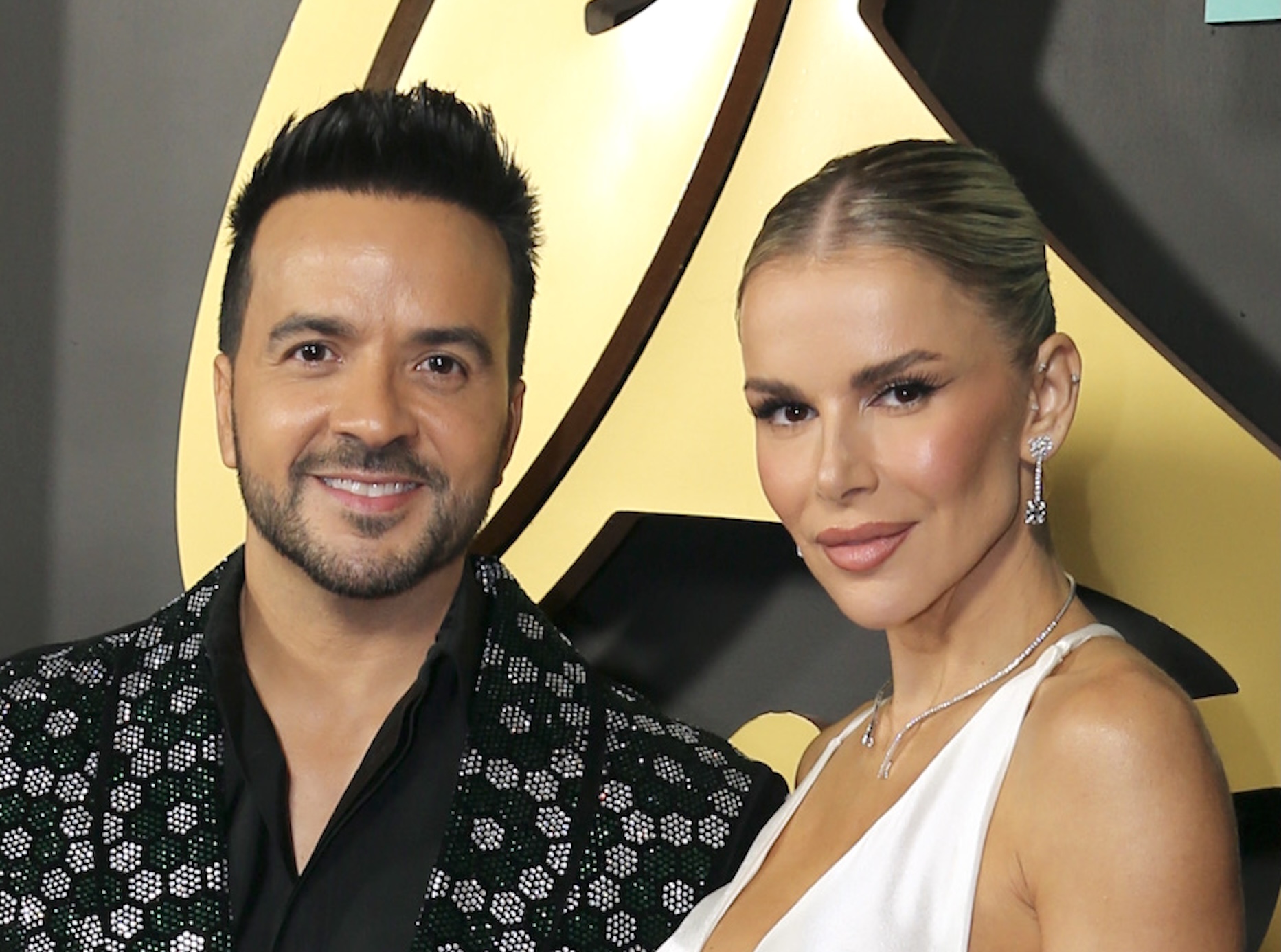 Águeda López, esposa de Luis Fonsi, aprende a sanar el pasado con su libro