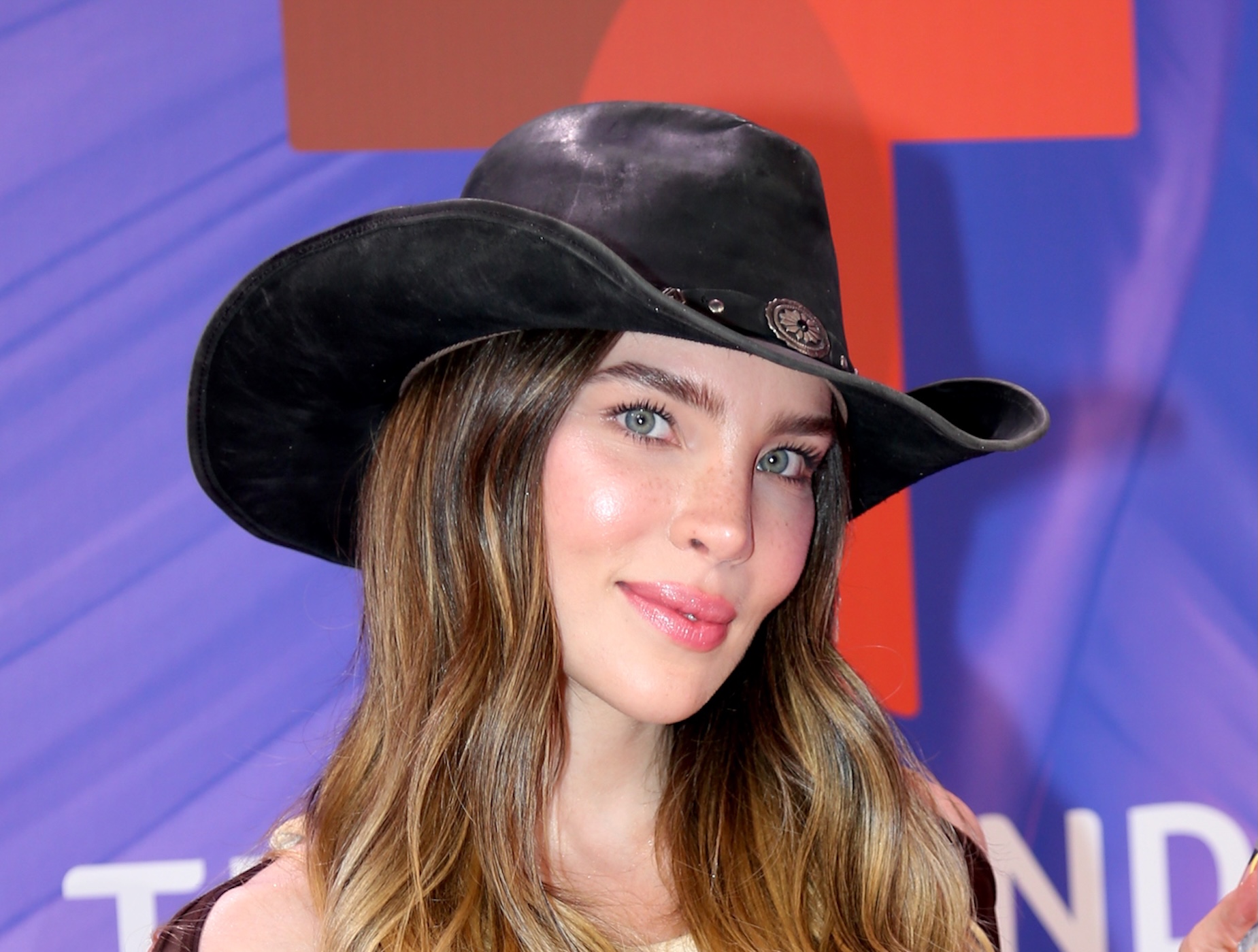 A Belinda le cuesta recibir halagos por ‘Mentiras: La Serie’