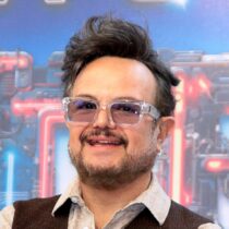 Aleks Syntek se fractura el pie