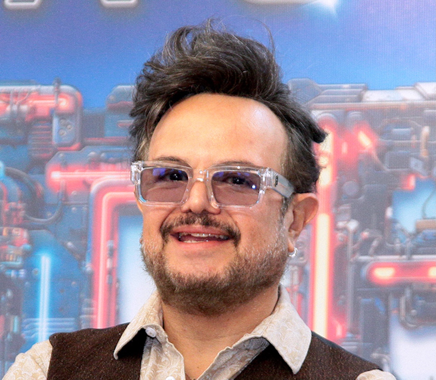 Aleks Syntek se fractura el pie