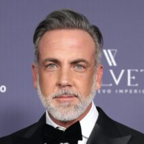 Carlos Ponce celebra la graduación de su hija