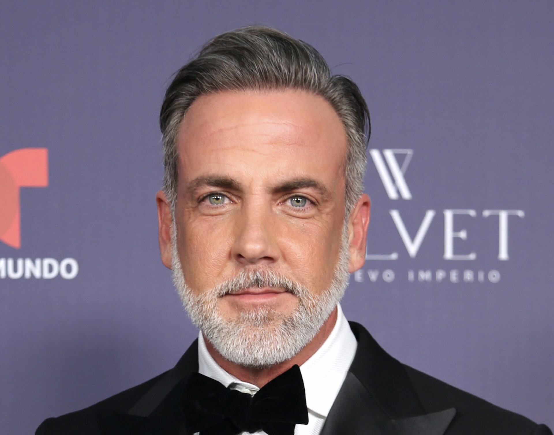 Carlos Ponce celebra la graduación de su hija