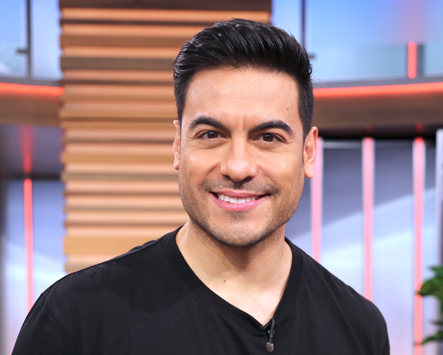 Carlos Rivera crea su fundación