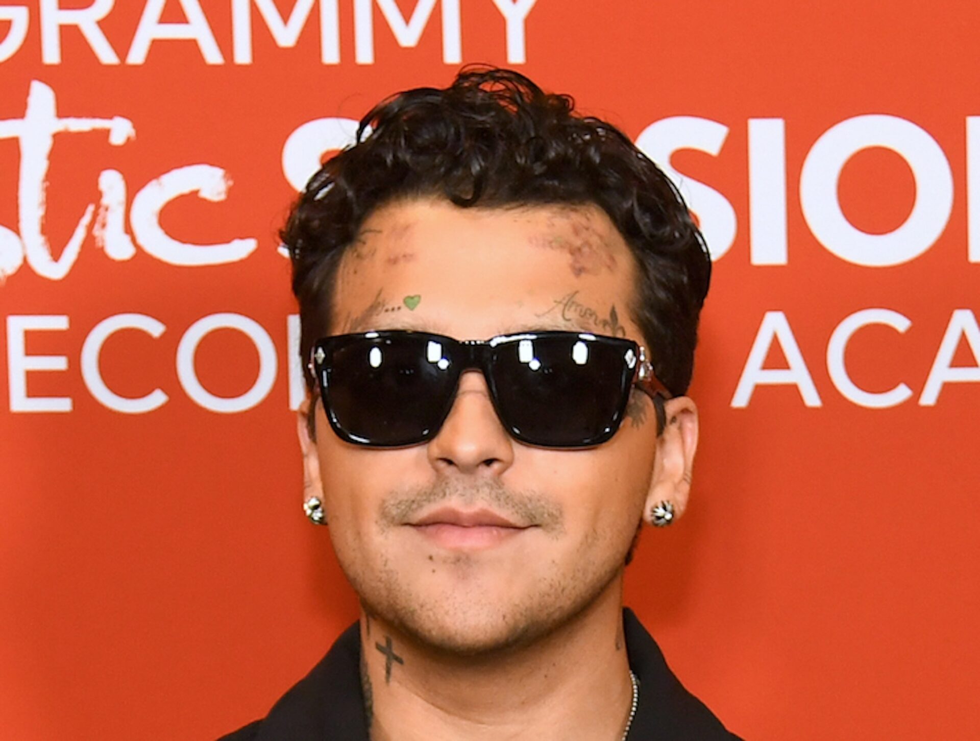 Fan besado por Christian Nodal asegura que se sintió incómodo