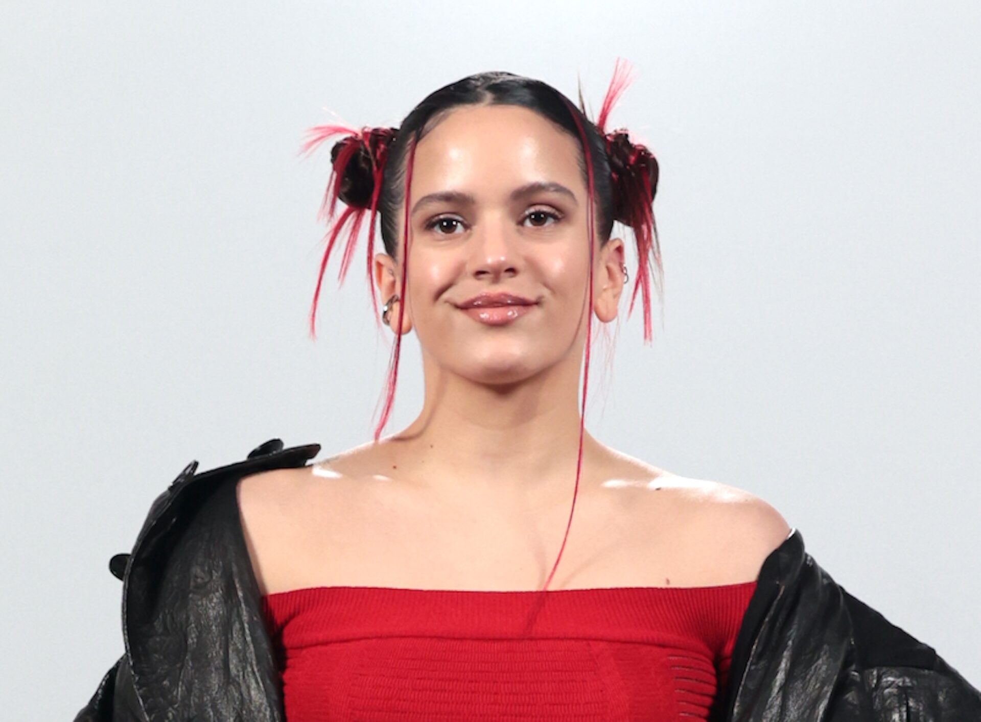 Rosalía habla de su romance con actriz estadounidense
