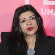 Cazzu reclama que Nodal no le da el permiso de viaje a su hija