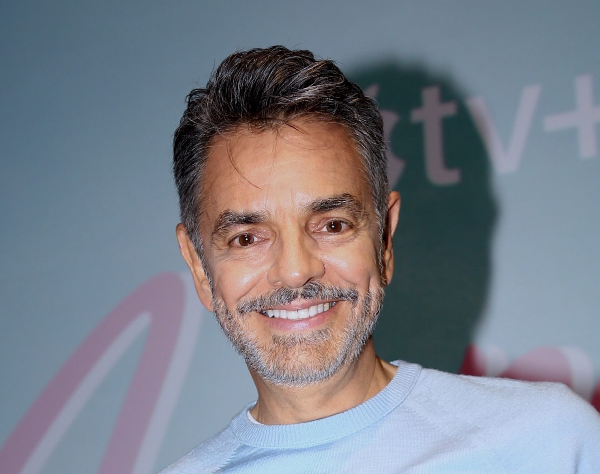 Eugenio Derbez encuentra su Simi P.Luche 