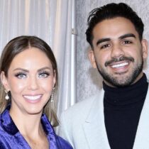 VIDEO: Jessica Carrillo y Carlos Adyan llevan sus amuletos a Miss Universo