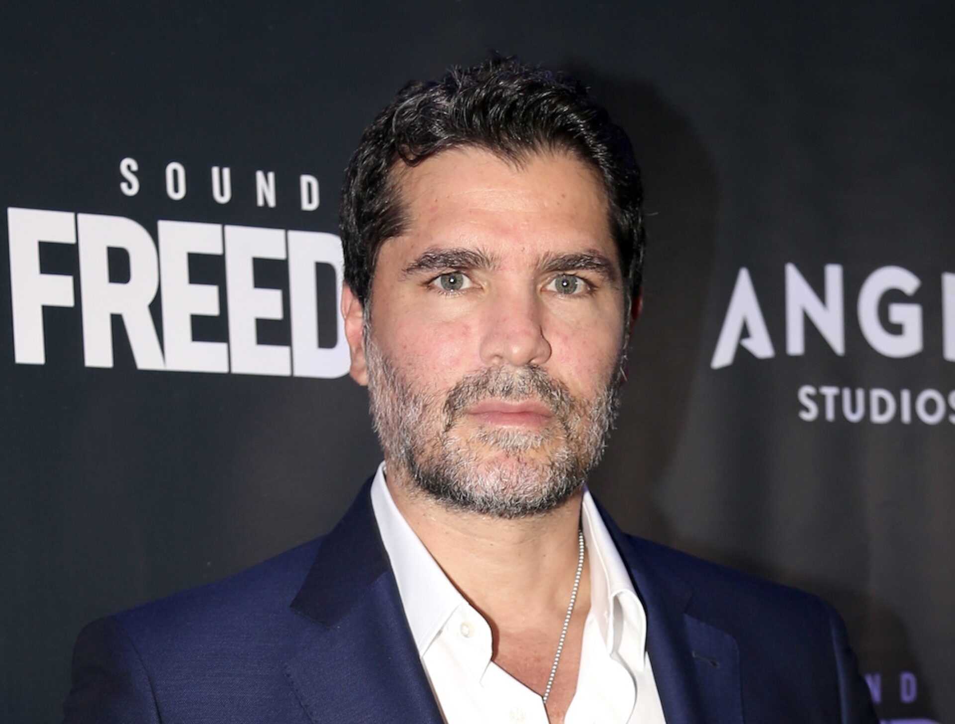 Eduardo Verástegui hace cumbia para sus haters