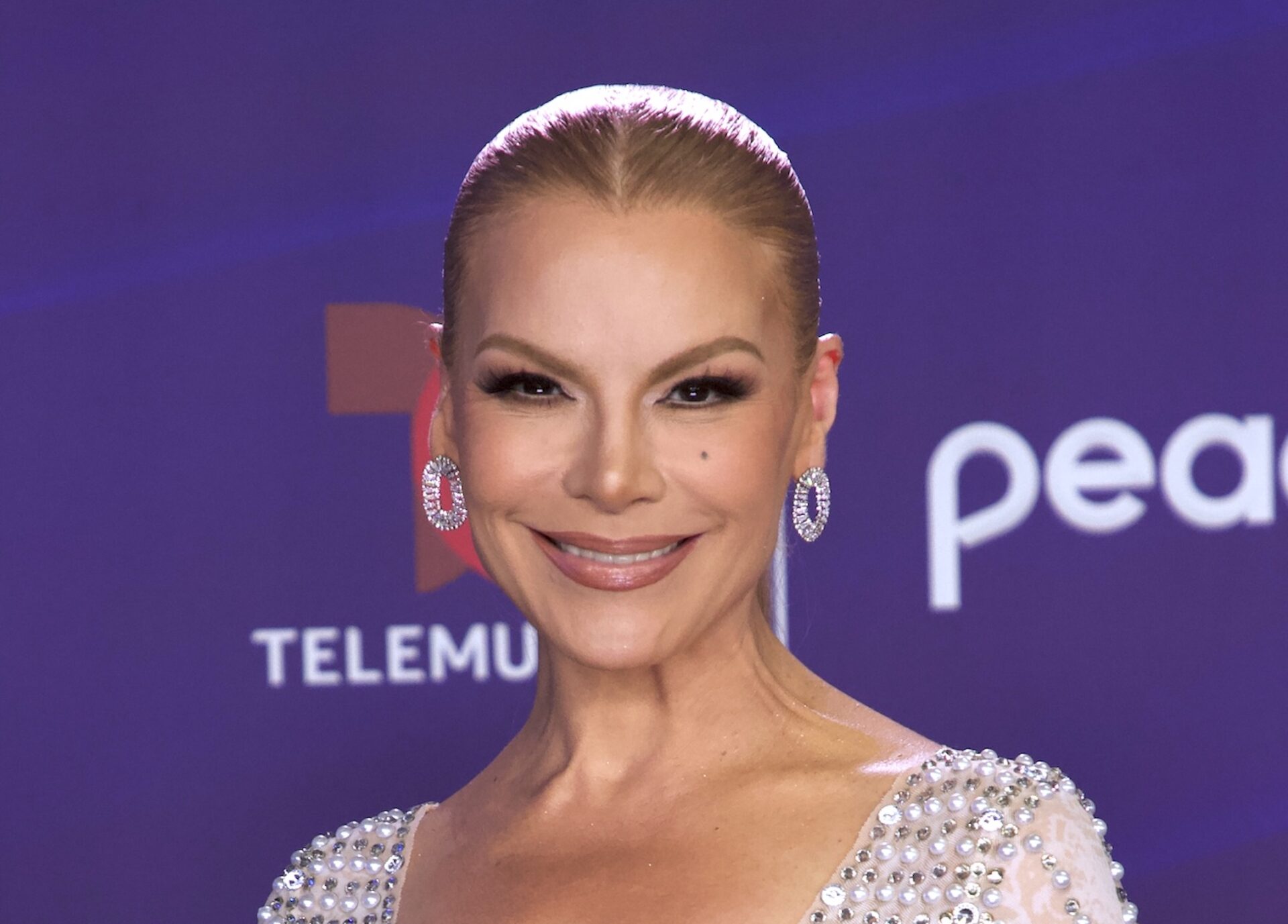 Olga Tañón no irá por su premio a los Latin Grammy
