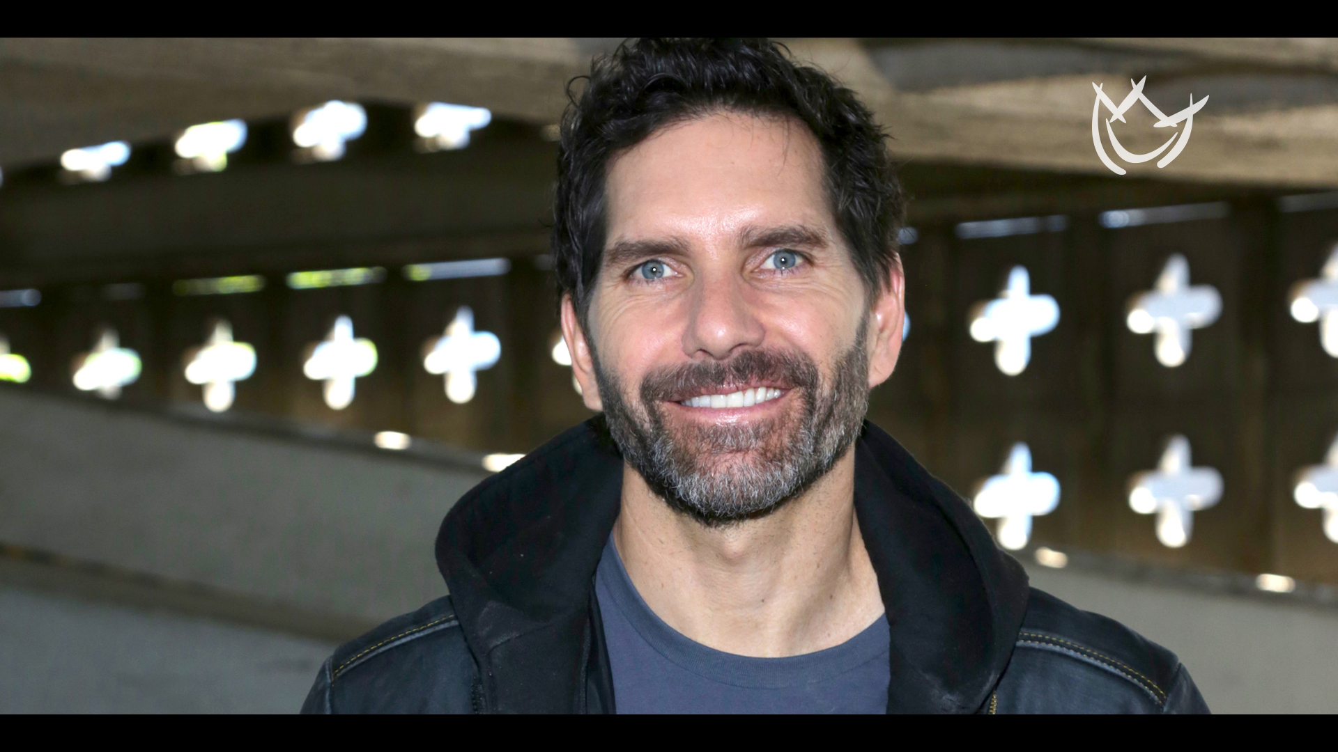 VIDEO: Arap Bethke quiere ser un héroe de acción