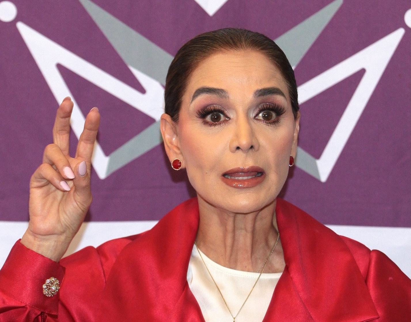 Lupita Jones defiende a Miss México, pero no a Miss Universe 